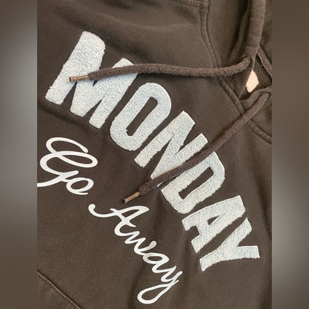 Bongo Monday Go Away Graphic Pullover Hoodie Women Large Short Sleeve - Picture 2 of 5